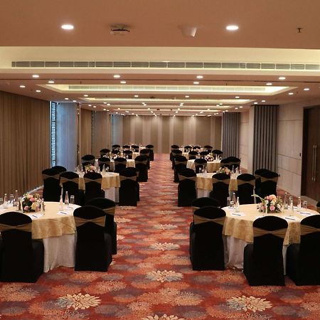 Gift City Club, A Member Of Radisson Individuals Gandhinagar Ngoại thất bức ảnh