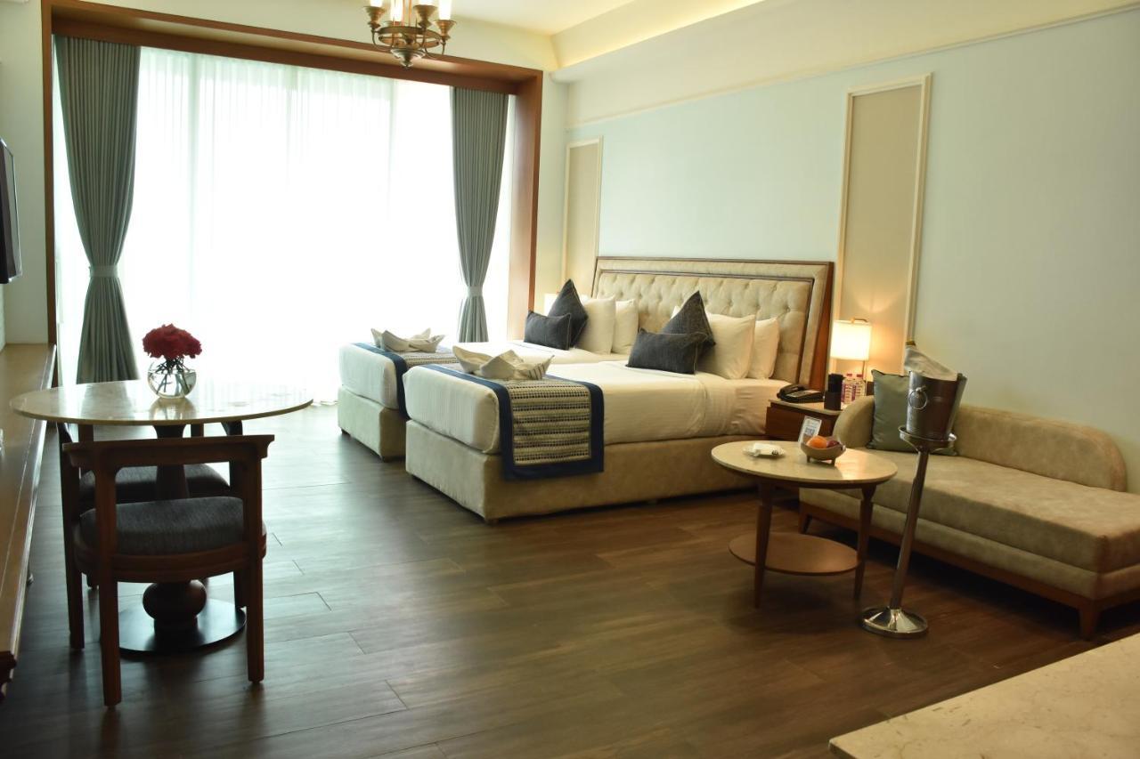 Gift City Club, A Member Of Radisson Individuals Gandhinagar Ngoại thất bức ảnh