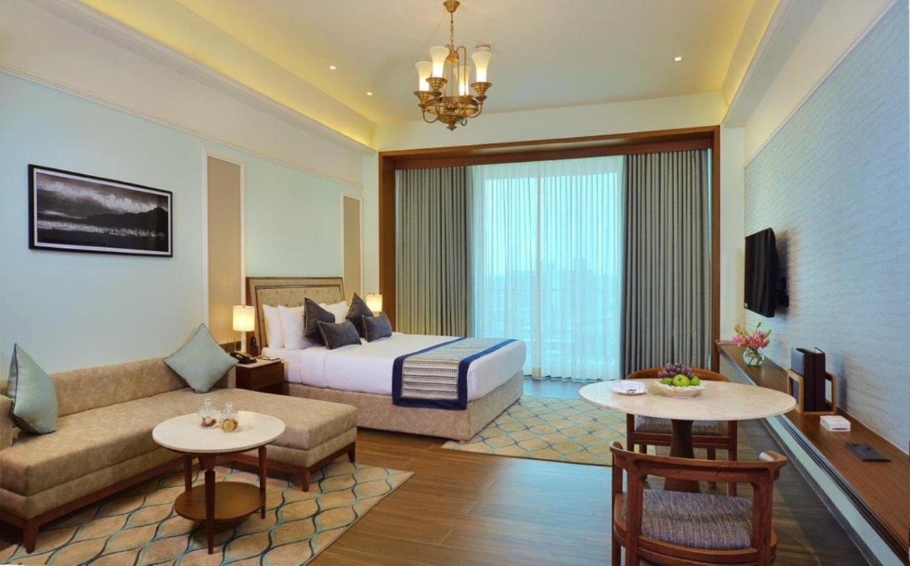 Gift City Club, A Member Of Radisson Individuals Gandhinagar Ngoại thất bức ảnh