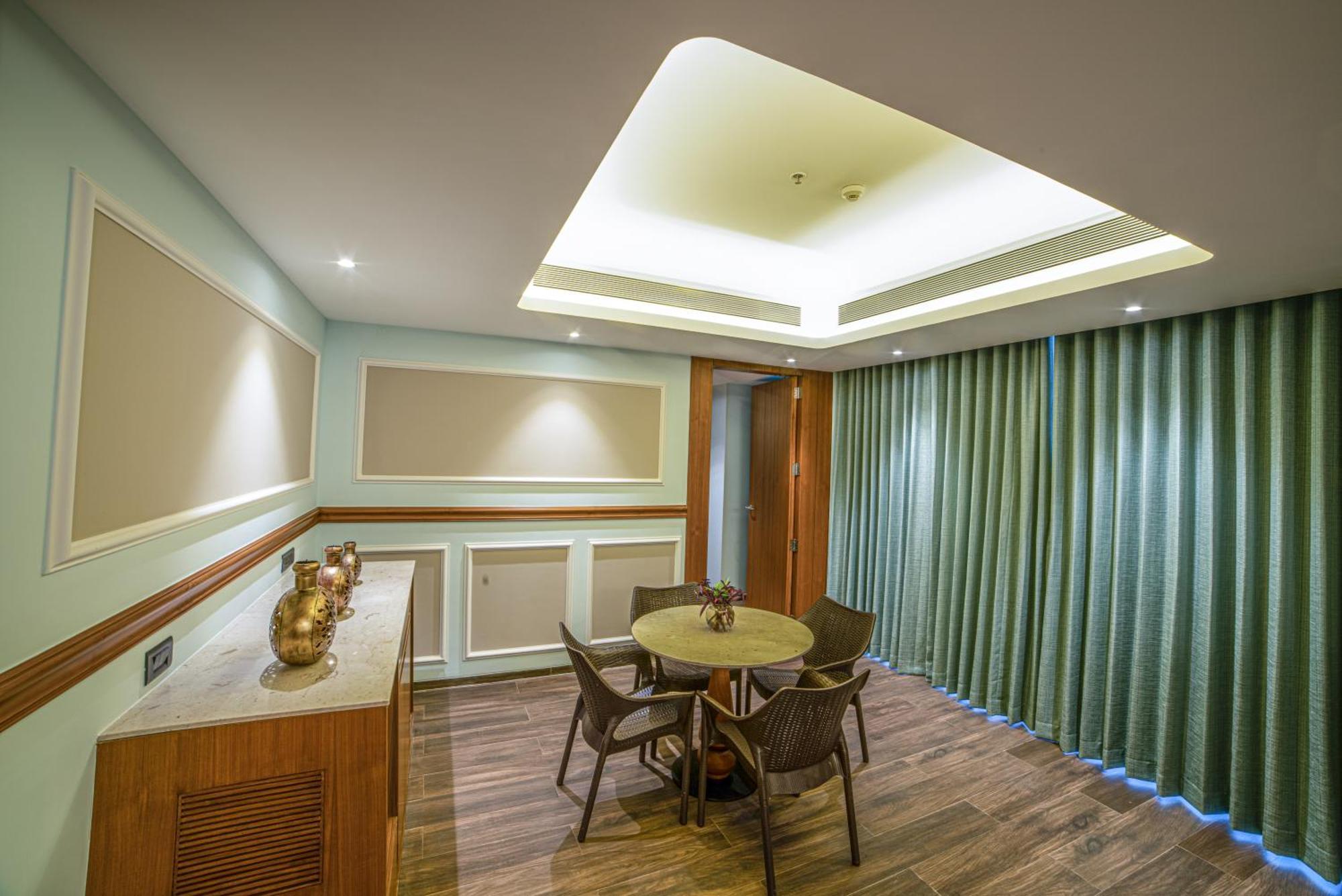 Gift City Club, A Member Of Radisson Individuals Gandhinagar Ngoại thất bức ảnh