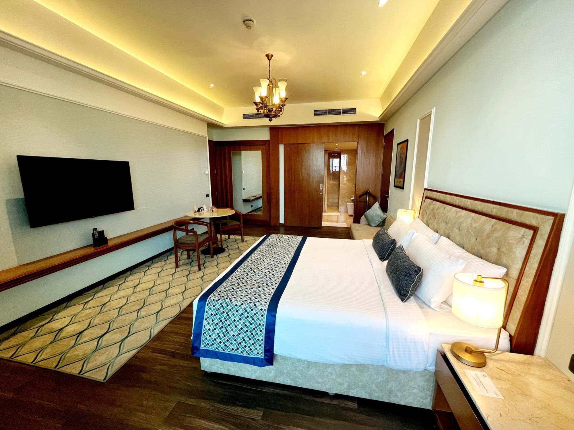 Gift City Club, A Member Of Radisson Individuals Gandhinagar Ngoại thất bức ảnh
