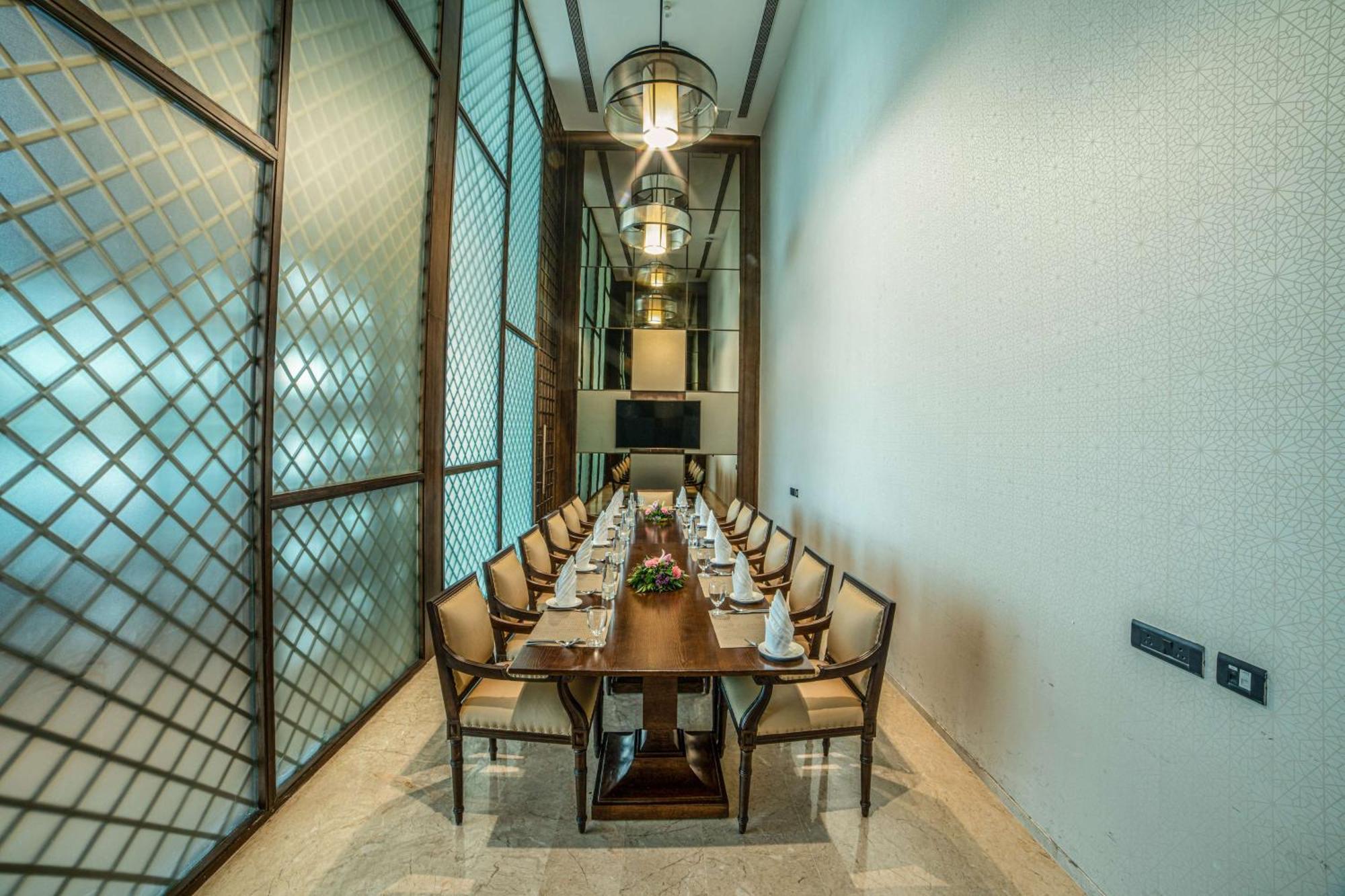 Gift City Club, A Member Of Radisson Individuals Gandhinagar Ngoại thất bức ảnh