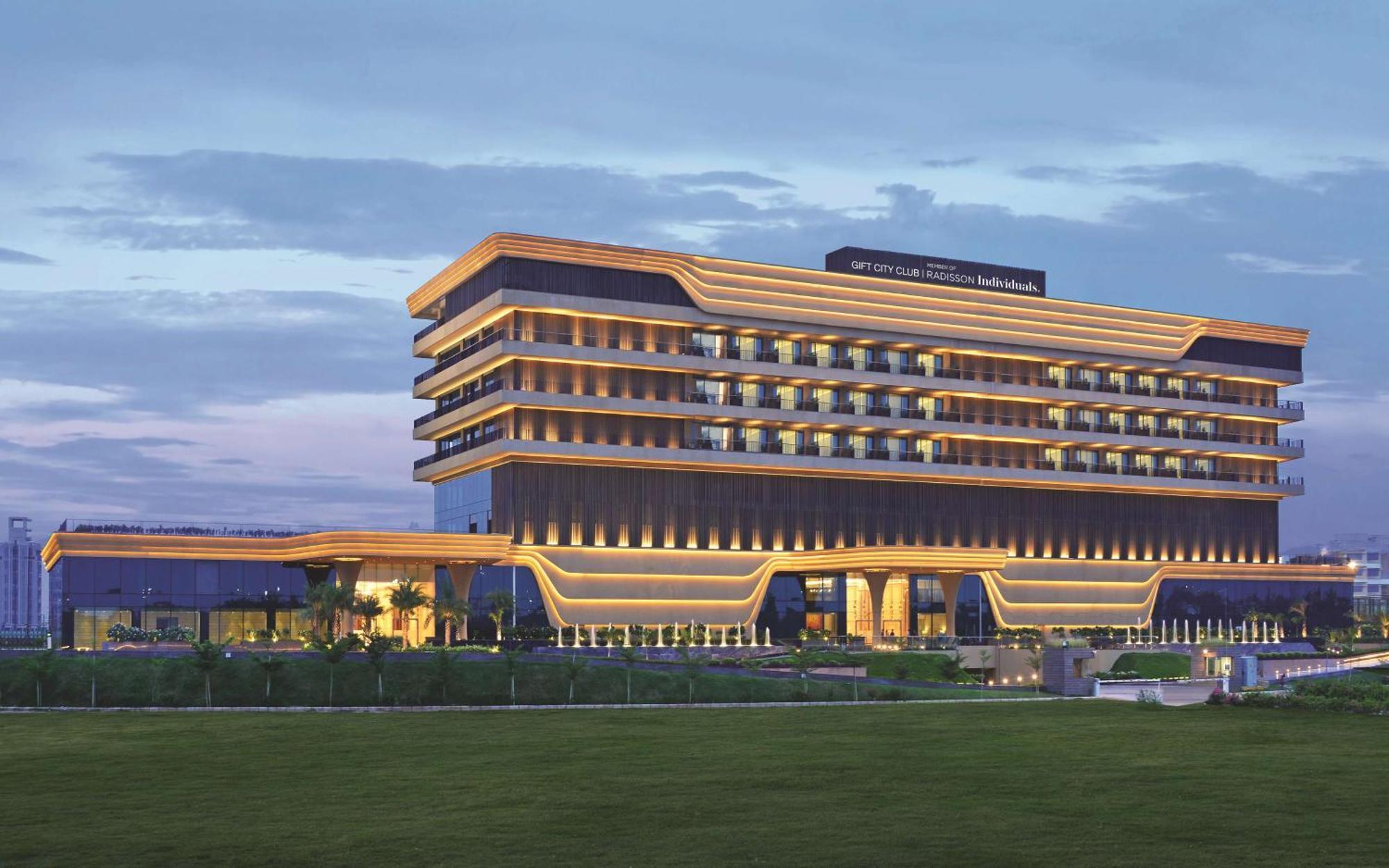 Gift City Club, A Member Of Radisson Individuals Gandhinagar Ngoại thất bức ảnh