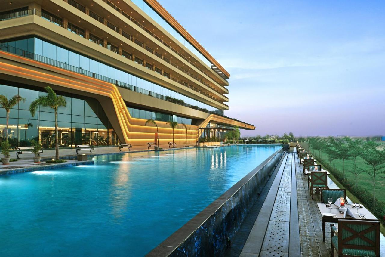 Gift City Club, A Member Of Radisson Individuals Gandhinagar Ngoại thất bức ảnh