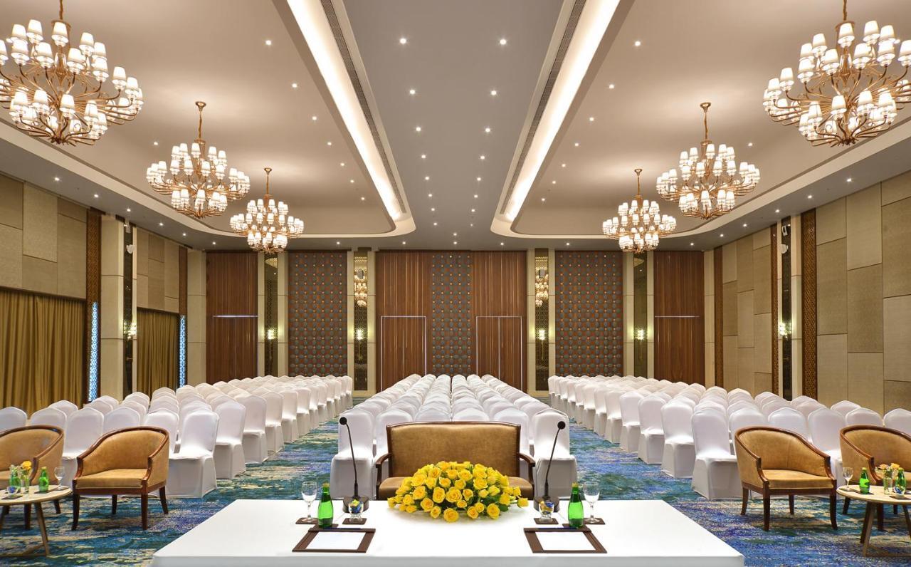 Gift City Club, A Member Of Radisson Individuals Gandhinagar Ngoại thất bức ảnh