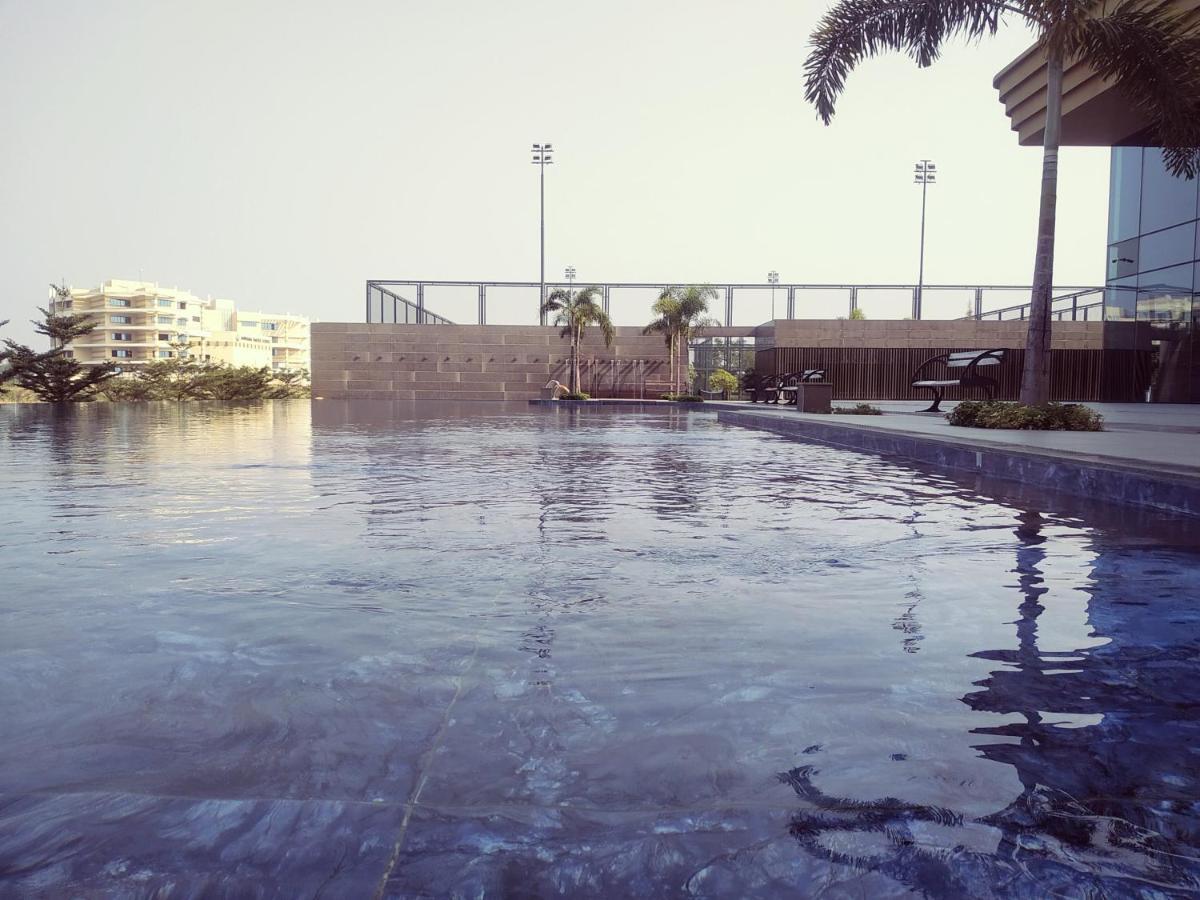 Gift City Club, A Member Of Radisson Individuals Gandhinagar Ngoại thất bức ảnh