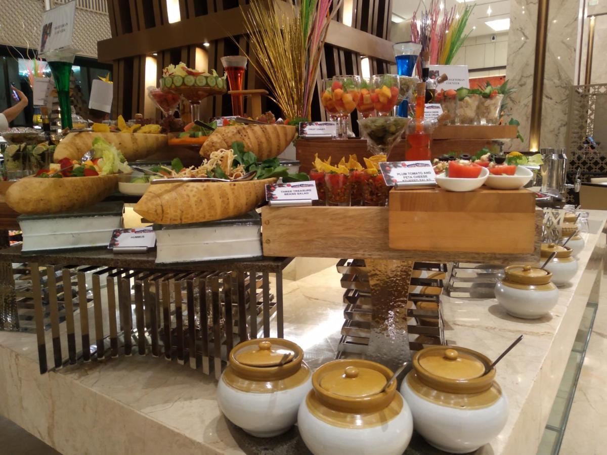 Gift City Club, A Member Of Radisson Individuals Gandhinagar Ngoại thất bức ảnh