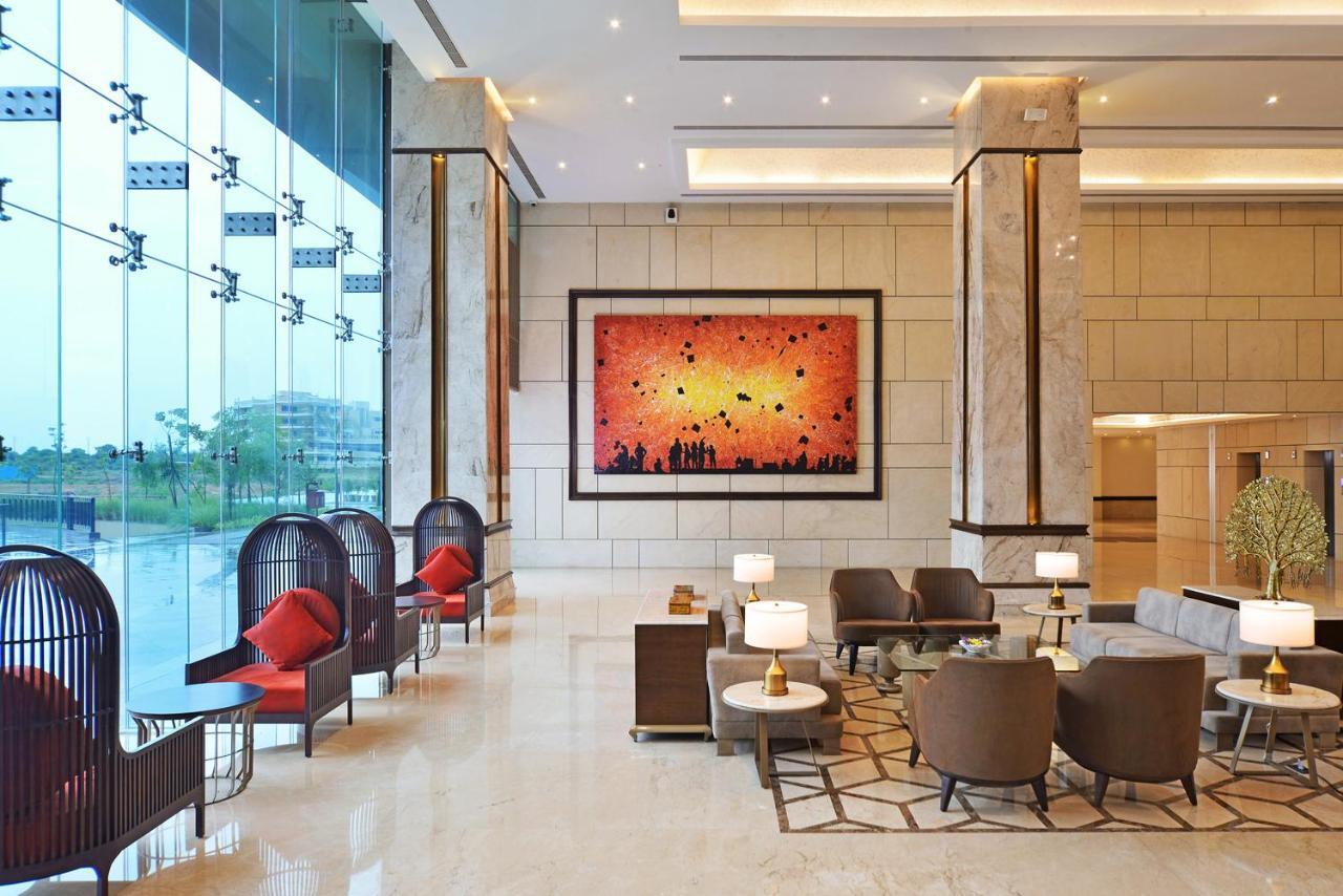Gift City Club, A Member Of Radisson Individuals Gandhinagar Ngoại thất bức ảnh
